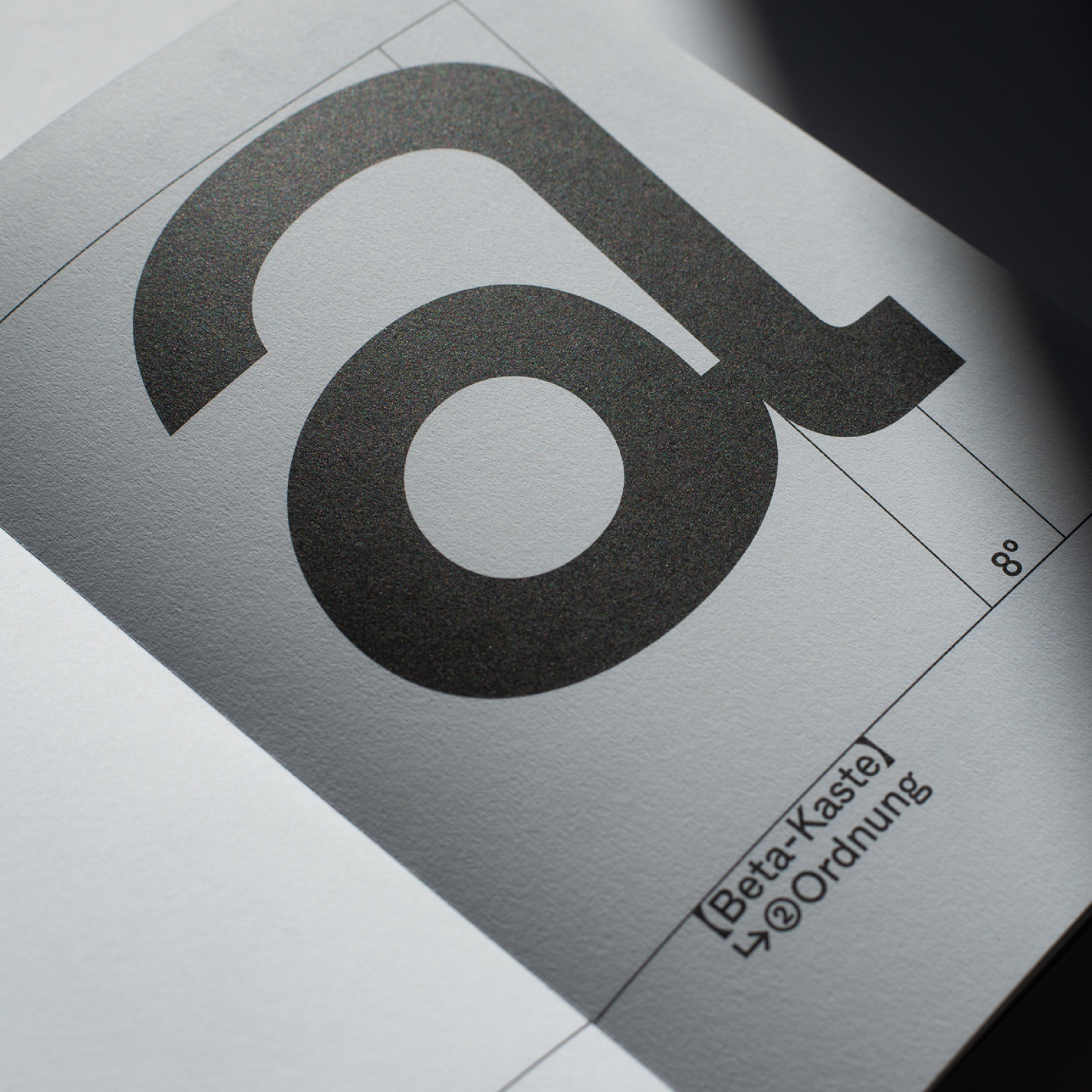 Daniel-Stuhlpfarrer_typedesign_graphicdesign_custom-font_custom-typeface_typography_projects_Alpha-Epsilon_08